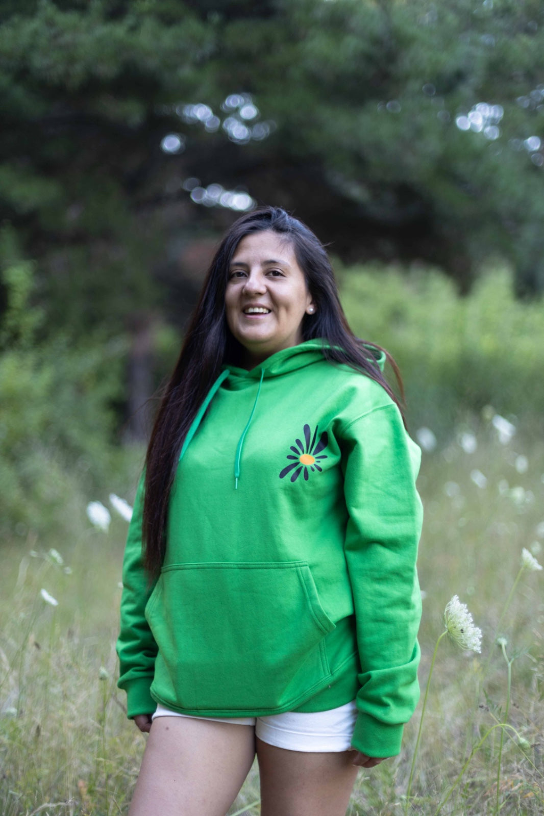 Poleron Unisex Canguro Jardin de Margaritas Verde