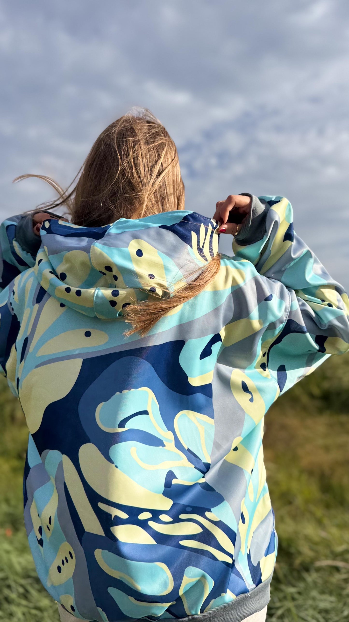 Polerón Hoodie  Brisa Marina + Tote Bag Ciervo de ¡REGALO SOLO POR LANZAMIENTO!