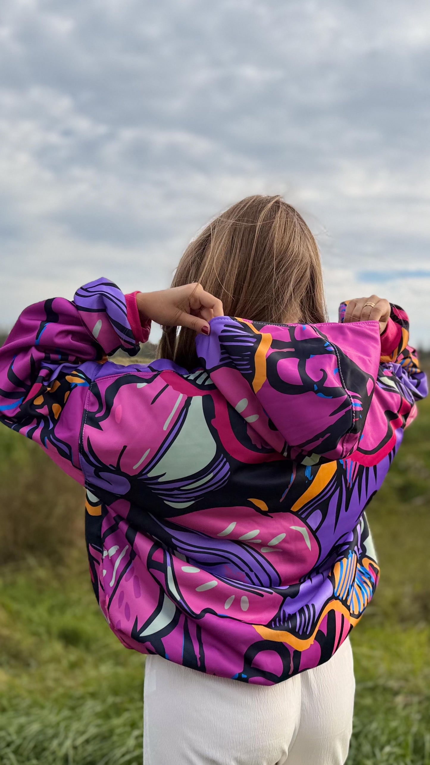 Polerón Hoodie Orquídeas Salvajes + Tote Bag Ciervo de ¡REGALO SOLO POR LANZAMIENTO!