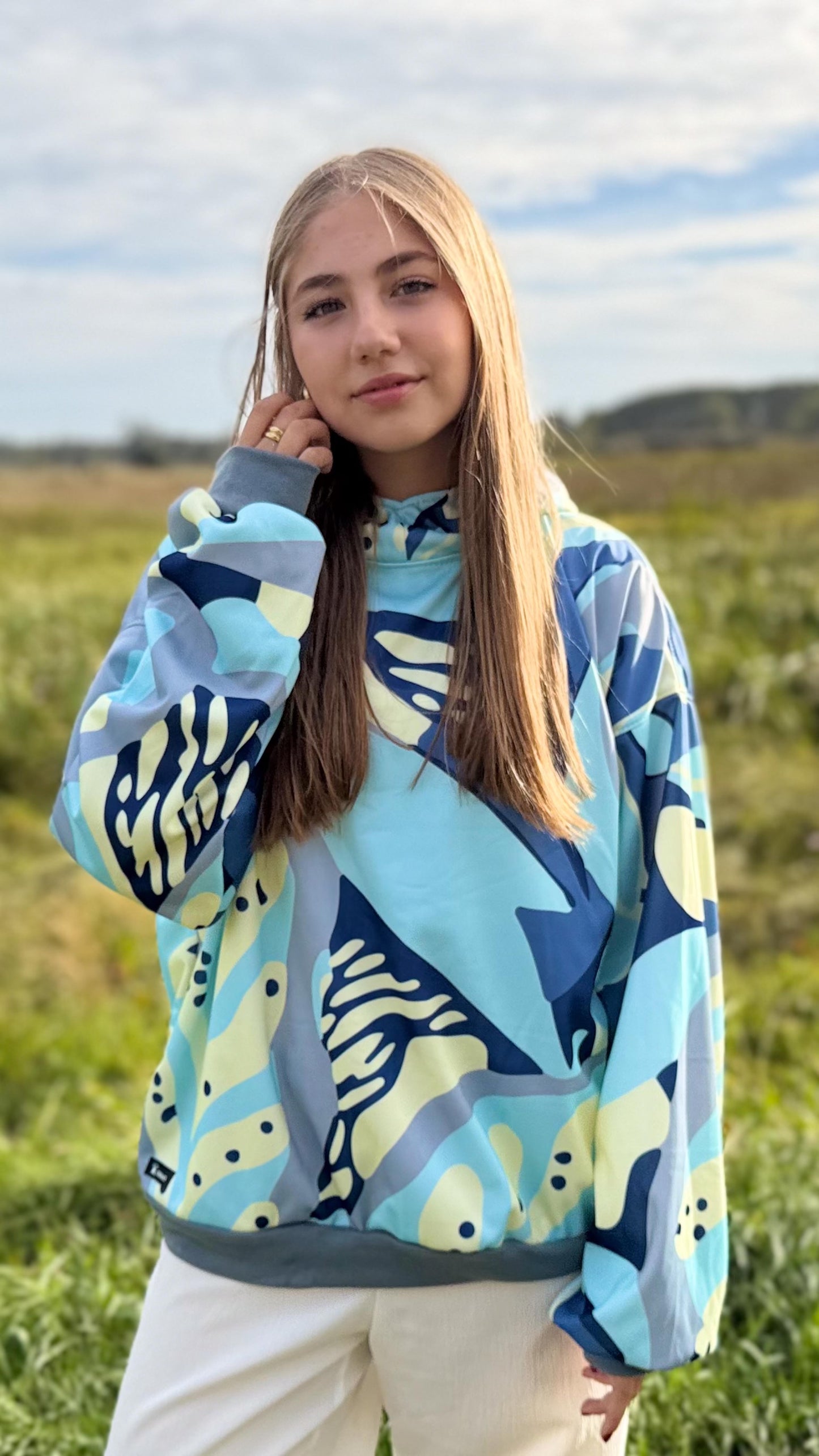 Polerón Hoodie  Brisa Marina + Tote Bag Ciervo de ¡REGALO SOLO POR LANZAMIENTO!